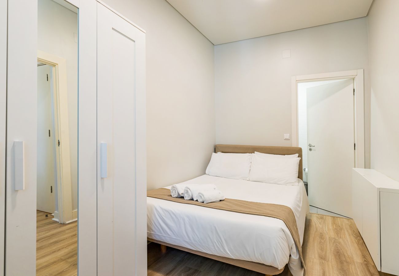 Apartamento em Lisboa - Janelas Verdes - T1 Standard