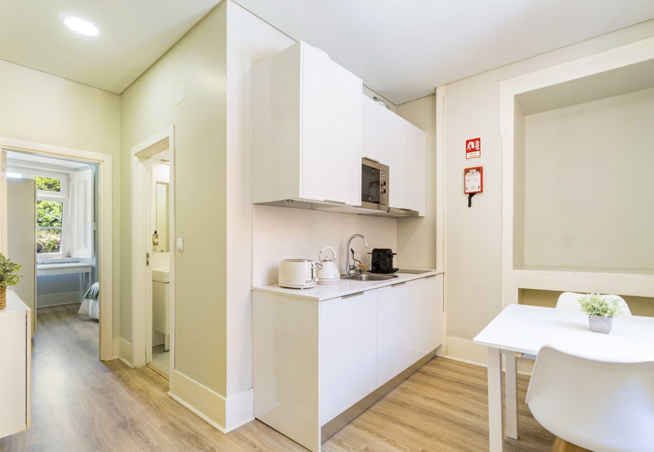 Cozinha, apartamento T1 superior, alojamento Janelas Verdes,  Lisboa