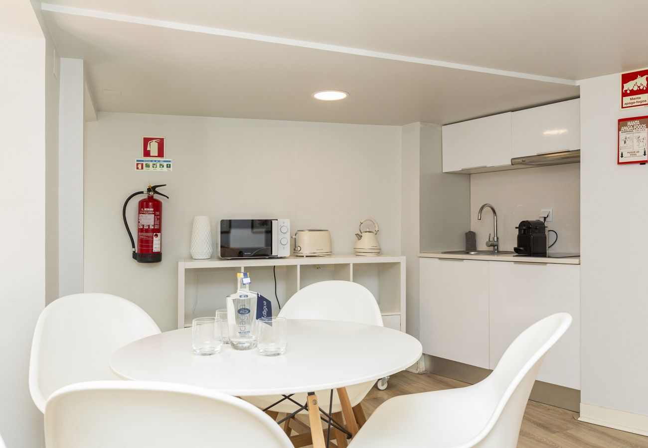 Apartamento em Lisboa - Janelas Verdes - T1+1