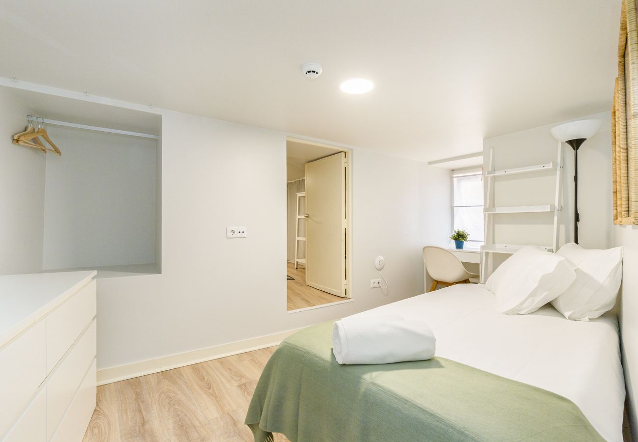 Apartamento em Lisboa - Janelas Verdes - T1+1