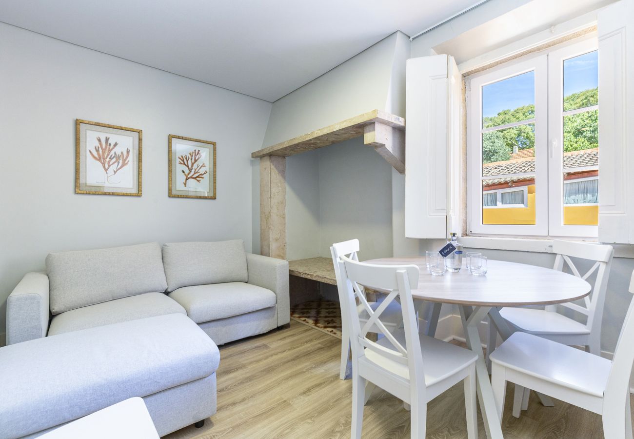 Apartamento em Lisboa - Janelas Verdes - T1 Familiar