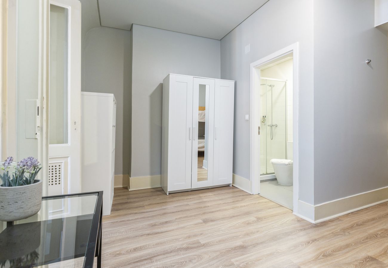 Apartamento em Lisboa - Janelas Verdes - T1 Familiar