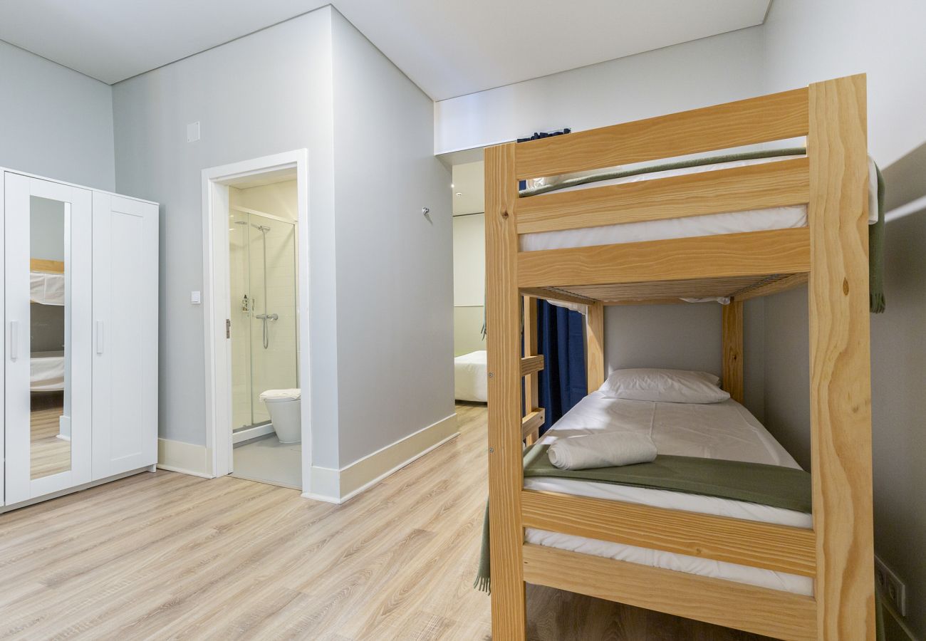 Apartamento em Lisboa - Janelas Verdes - T1 Familiar