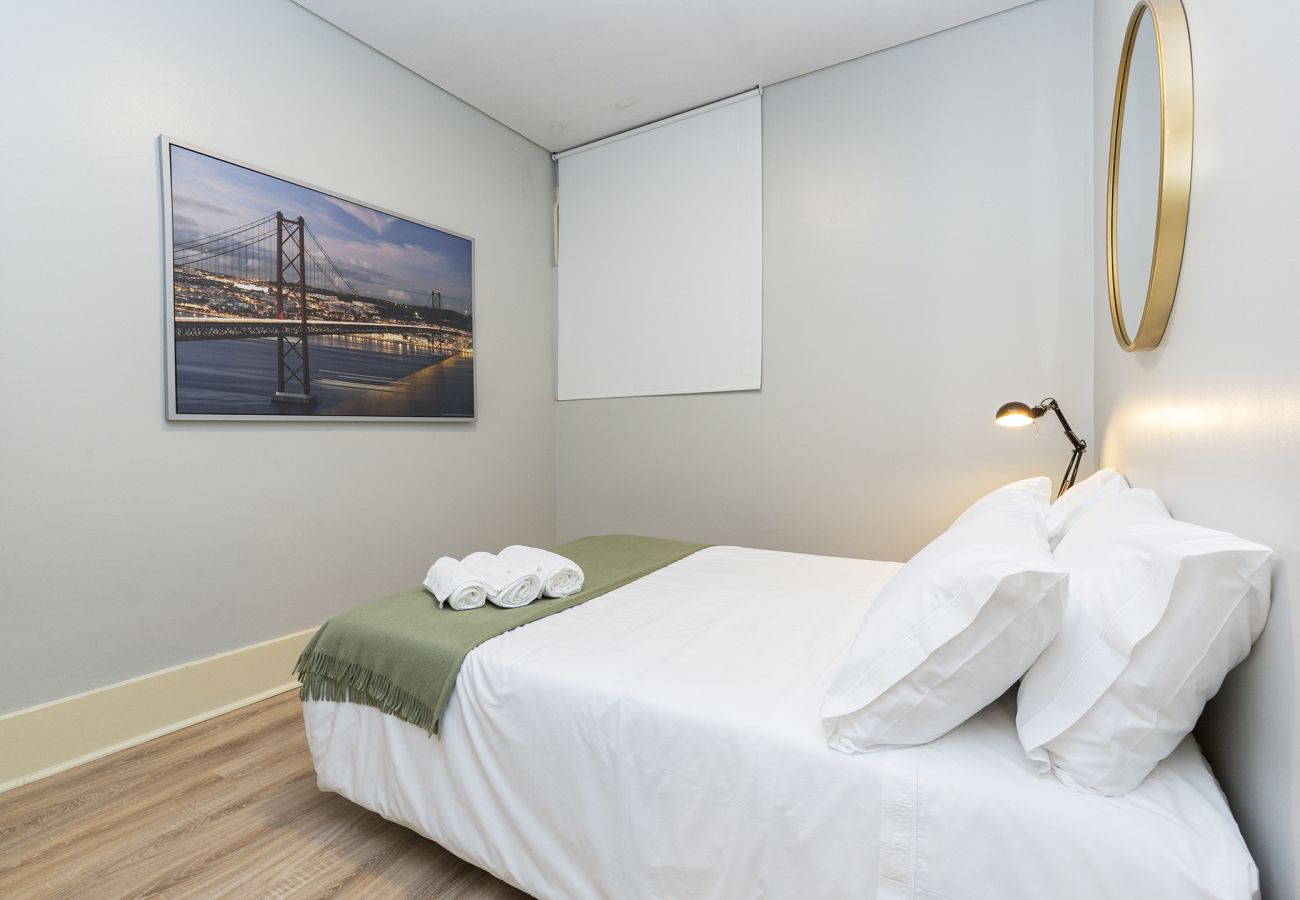 Apartamento em Lisboa - Janelas Verdes - T1 Familiar