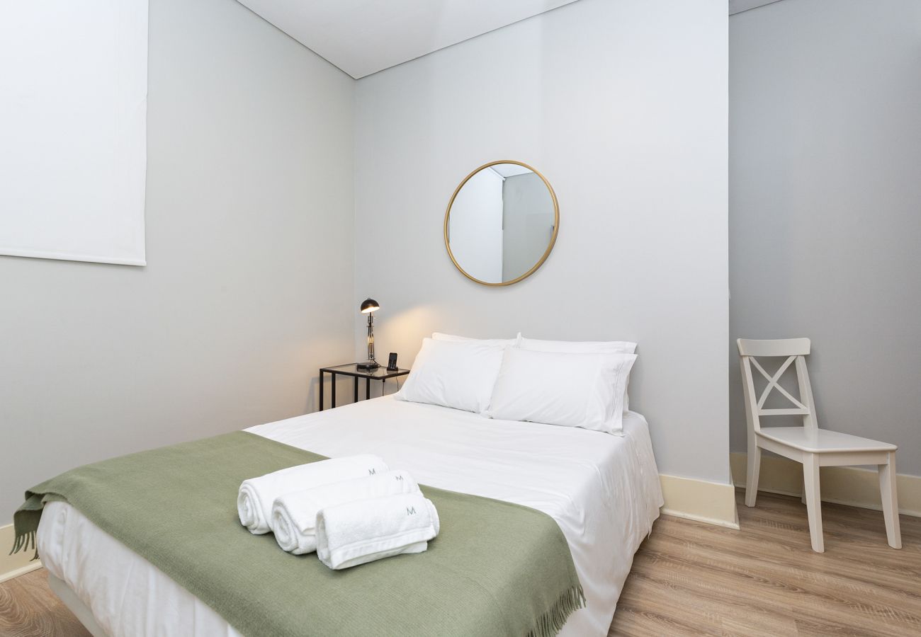 Apartamento em Lisboa - Janelas Verdes - T1 Familiar