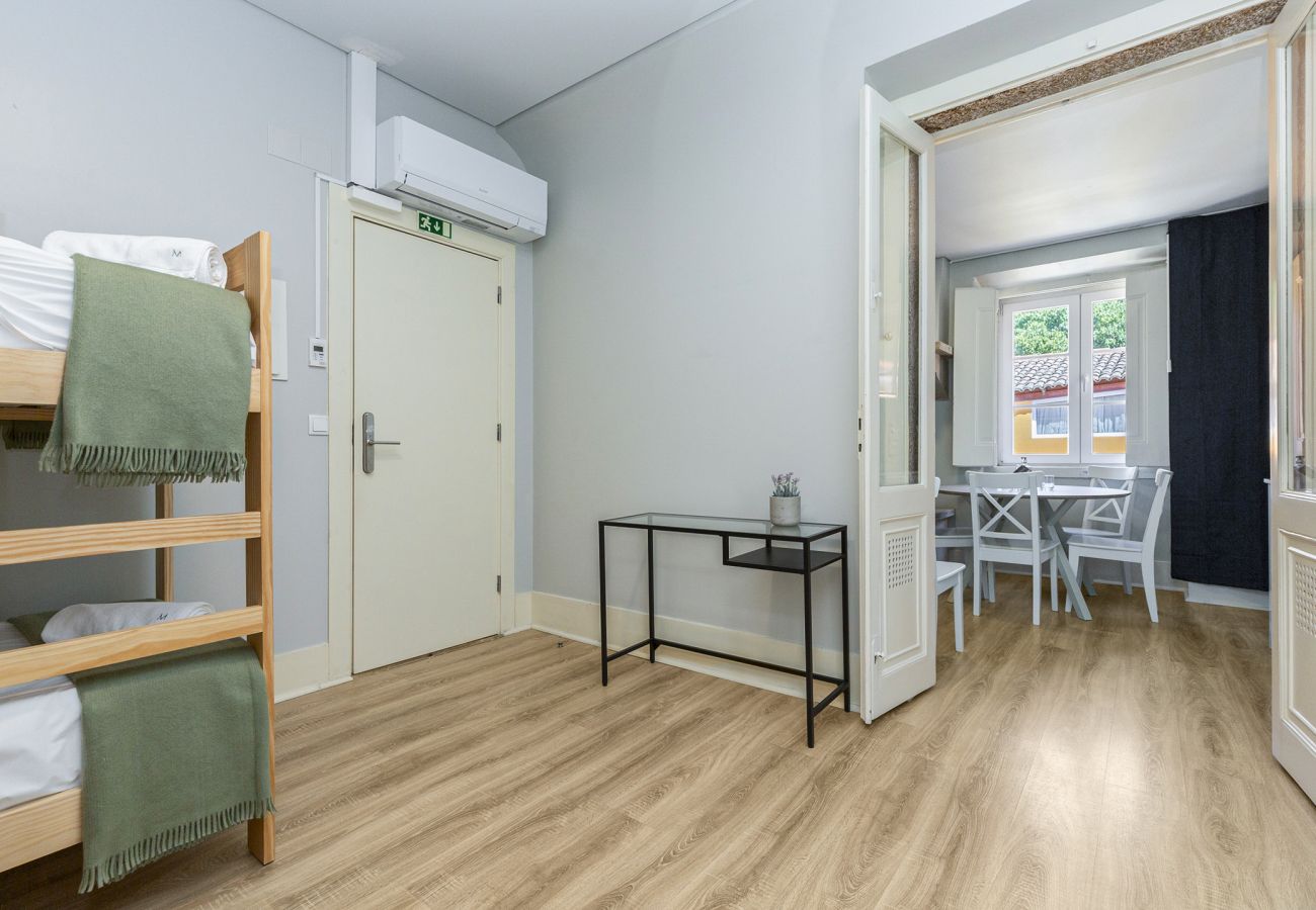 Apartamento em Lisboa - Janelas Verdes - T1 Familiar