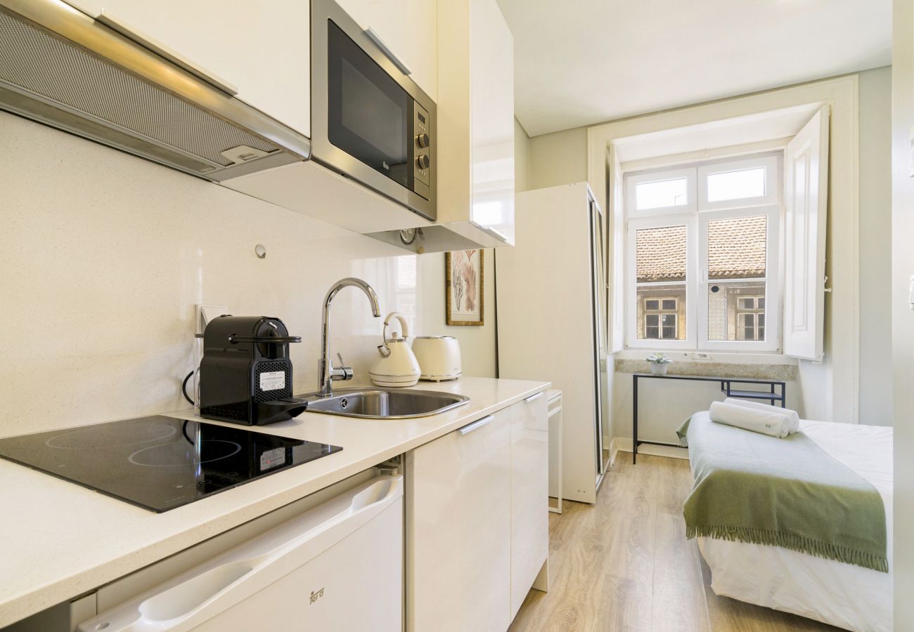 Kitchen, standard studio, accommodation Janelas Verdes, Lisbon