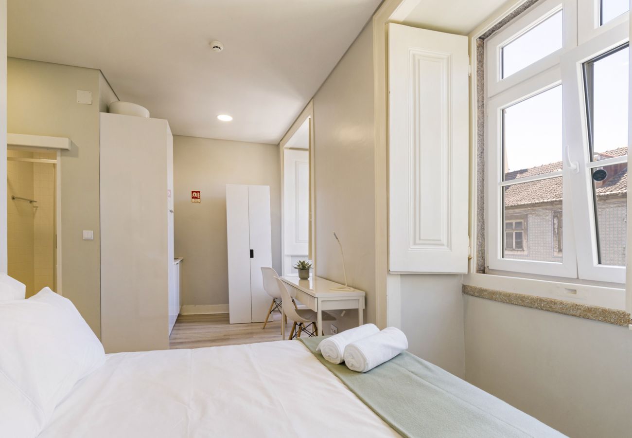 Bedroom, superior studio, accommodation Janelas Verdes, Lisbon