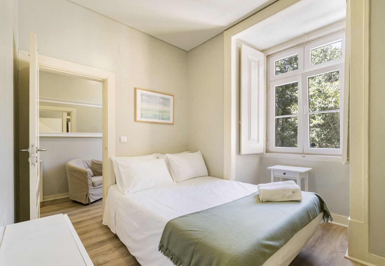 Bedroom, standard one bedroom apartment, accommodation Janelas Verdes, Lisbon