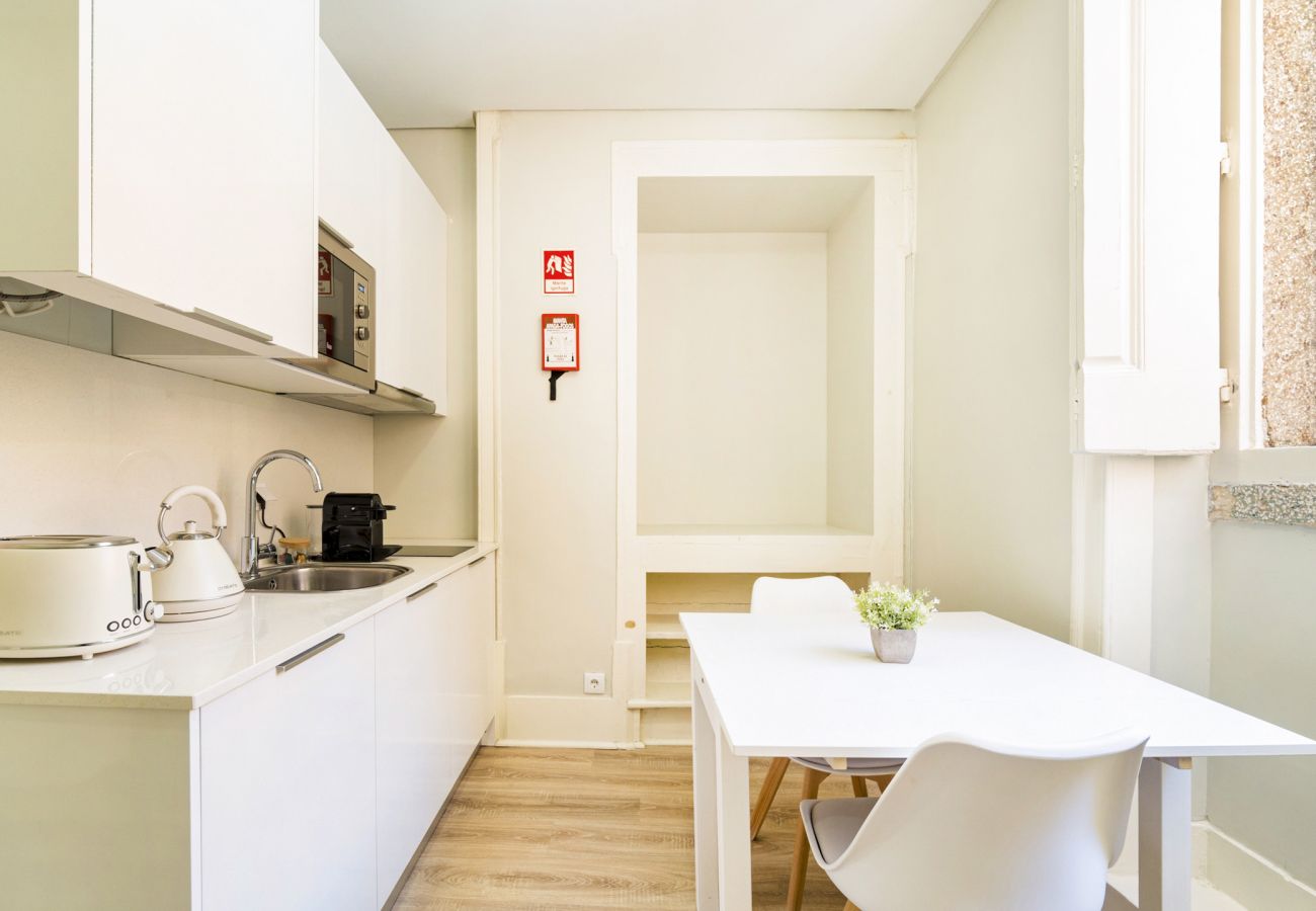 Dining room, superior one bedroom apartment, accommodation Janelas Verdes, Lisbon